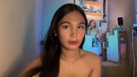Snapshot of hottie_amari chatting on 04/05/26, 12:57 Amari online show from 04/05/26, 12:57