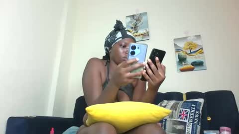Snapshot of hottie_amor chatting on 02/14/26, 08:22 AMOR online show from 02/14/26, 08:22