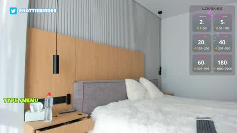 Snapshot of hottie_bird chatting on 12/13/24, 08:20 Jane Sweetheart online show from 12/13/24, 08:20