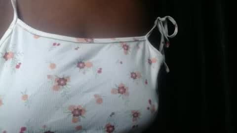 Snapshot of hottie_ebonie chatting on 01/11/26, 10:37 Ella online show from 01/11/26, 10:37