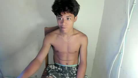 Snapshot of hottie_migs chatting on 04/12/26, 04:28 hottie_migs online show from 04/12/26, 04:28