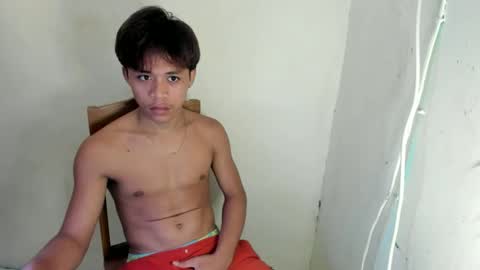Snapshot of hottie_migs chatting on 04/15/26, 08:42 hottie_migs online show from 04/15/26, 08:42