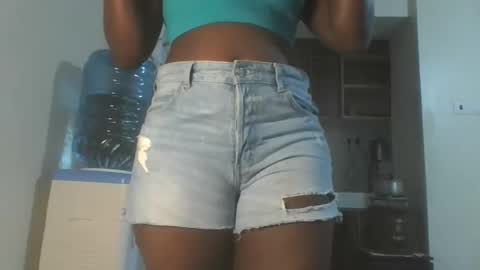 Snapshot of hottie_vera chatting on 10/06/25, 08:01 vera online show from 10/06/25, 08:01