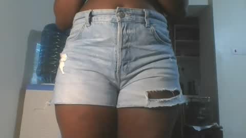 Snapshot of hottie_vera chatting on 10/11/25, 08:40 vera online show from 10/11/25, 08:40