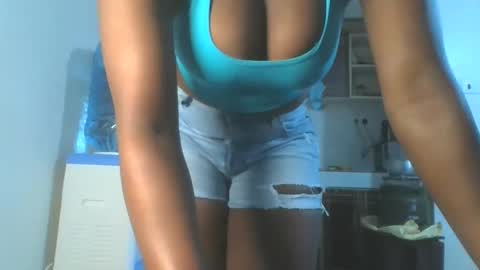 Snapshot of hottie_vera chatting on 10/16/25, 06:36 vera online show from 10/16/25, 06:36