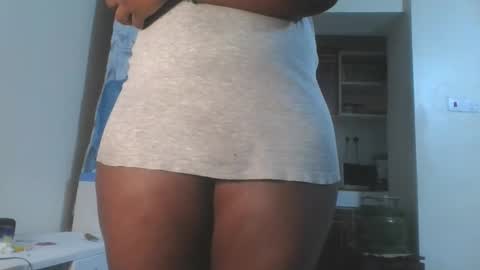 Snapshot of hottie_vera chatting on 12/19/25, 07:21 vera online show from 12/19/25, 07:21