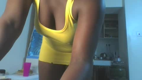 Snapshot of hottie_vera chatting on 12/22/25, 09:39 vera online show from 12/22/25, 09:39