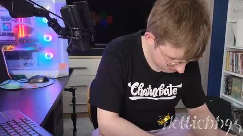 Snapshot of hottiebb95 chatting on 02/20/25, 11:20 Roberts stones online show from 02/20/25, 11:20