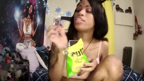 Snapshot of hottiefreckles chatting on 12/26/24, 12:46 Tokyodagoddess online show from 12/26/24, 12:46