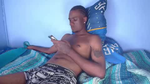 Snapshot of hottiekingny chatting on 09/18/25, 12:45 independent Model online show from 09/18/25, 12:45