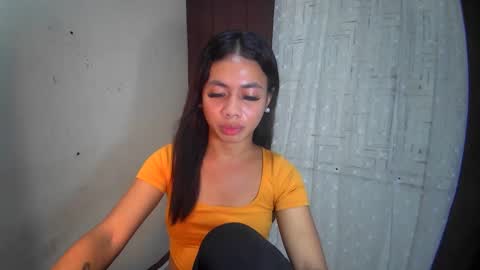 Snapshot of hottiescummerx chatting on 12/12/24, 04:37 N I C A online show from 12/12/24, 04:37