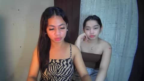 Snapshot of hottiescummerx chatting on 12/13/24, 06:27 N I C A online show from 12/13/24, 06:27