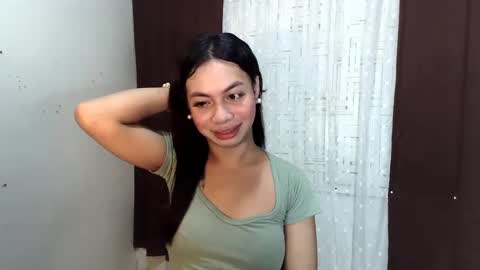 Snapshot of hottiescummerx chatting on 12/29/24, 05:42 N I C A online show from 12/29/24, 05:42