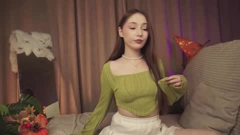 Snapshot of hottpeachh chatting on 10/31/25, 04:19 hottpeachh online show from 10/31/25, 04:19