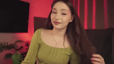 Snapshot of hottpeachh chatting on 12/16/25, 05:40 hottpeachh online show from 12/16/25, 05:40