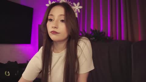 Snapshot of hottpeachh chatting on 12/17/25, 04:02 hottpeachh online show from 12/17/25, 04:02