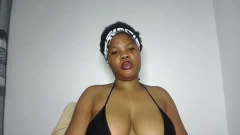 hotty_lora889 online show from 01/31/26, 07:56