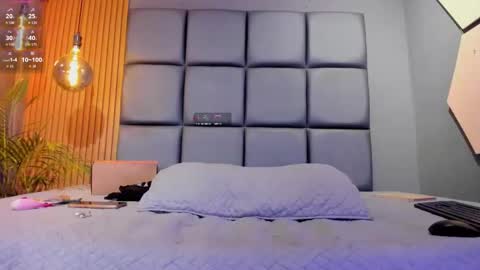 Snapshot of hotty_red_ chatting on 09/20/25, 07:04  HOTTY online show from 09/20/25, 07:04