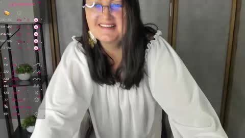 Snapshot of hottyannaa chatting on 11/22/25, 02:43 Anna online show from 11/22/25, 02:43