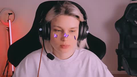 Snapshot of hottyblonds chatting on 12/03/24, 05:12 Nessie and Jessie online show from 12/03/24, 05:12