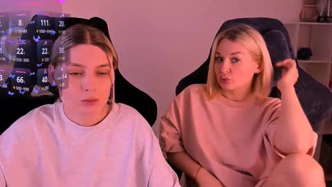 Snapshot of hottyblonds chatting on 12/09/24, 03:44 Nessie and Jessie online show from 12/09/24, 03:44