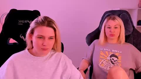 Snapshot of hottyblonds chatting on 12/12/24, 12:12 Nessie and Jessie online show from 12/12/24, 12:12