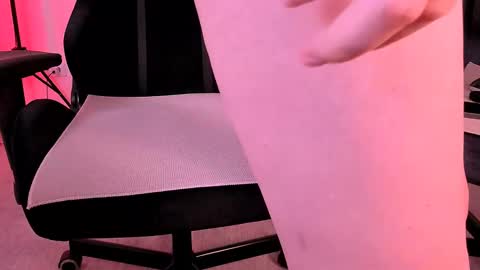 Snapshot of hottyblonds chatting on 12/13/24, 04:22 Nessie and Jessie online show from 12/13/24, 04:22