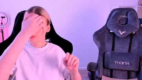 Snapshot of hottyblonds chatting on 12/13/24, 08:09 Nessie and Jessie online show from 12/13/24, 08:09