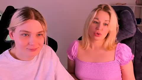 Snapshot of hottyblonds chatting on 12/20/24, 07:22 Nessie and Jessie online show from 12/20/24, 07:22