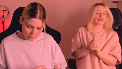 Snapshot of hottyblonds chatting on 12/29/24, 01:28 Nessie and Jessie online show from 12/29/24, 01:28