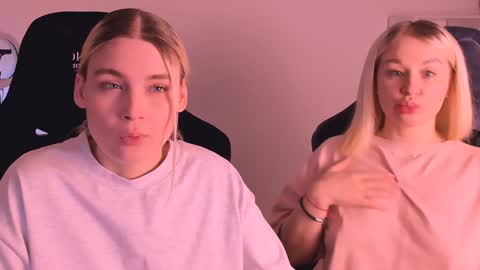 Snapshot of hottyblonds chatting on 12/31/24, 02:36 Nessie and Jessie online show from 12/31/24, 02:36