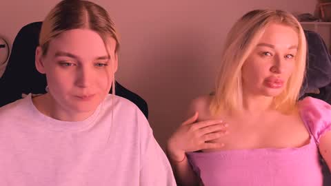 Snapshot of hottyblonds chatting on 01/01/25, 09:20 Nessie and Jessie online show from 01/01/25, 09:20