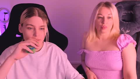 Snapshot of hottyblonds chatting on 01/02/25, 04:35 Nessie and Jessie online show from 01/02/25, 04:35