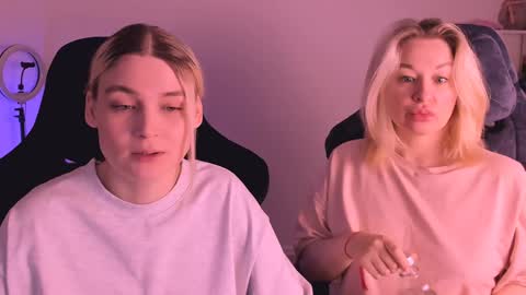 Snapshot of hottyblonds chatting on 01/05/25, 03:23 Nessie and Jessie online show from 01/05/25, 03:23