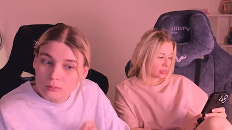 Snapshot of hottyblonds chatting on 01/06/25, 05:08 Nessie and Jessie online show from 01/06/25, 05:08