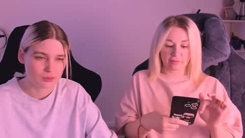 Snapshot of hottyblonds chatting on 01/07/25, 12:41 Nessie and Jessie online show from 01/07/25, 12:41