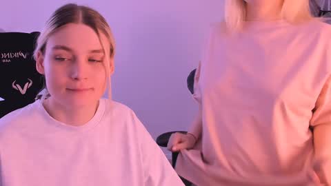 Snapshot of hottyblonds chatting on 01/11/25, 11:34 Nessie and Jessie online show from 01/11/25, 11:34