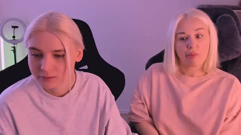 Snapshot of hottyblonds chatting on 01/21/25, 11:24 Nessie and Jessie online show from 01/21/25, 11:24