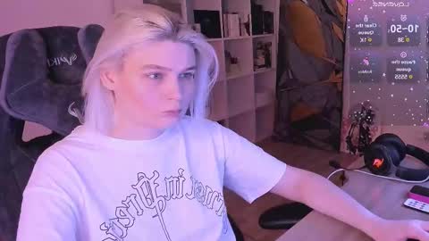 Snapshot of hottyblonds chatting on 02/19/25, 03:49 Nessie and Jessie online show from 02/19/25, 03:49