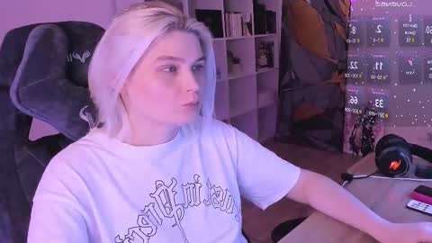 Snapshot of hottyblonds chatting on 02/19/25, 06:54 Nessie and Jessie online show from 02/19/25, 06:54