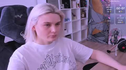 Snapshot of hottyblonds chatting on 02/20/25, 12:36 Nessie and Jessie online show from 02/20/25, 12:36