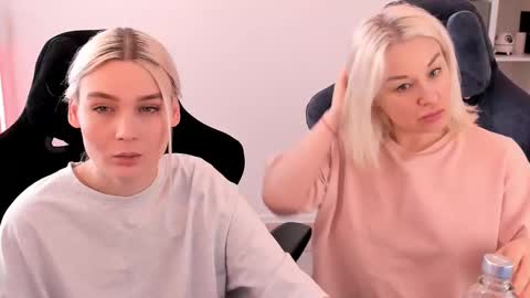 Snapshot of hottyblonds chatting on 02/23/25, 10:06 Nessie and Jessie online show from 02/23/25, 10:06