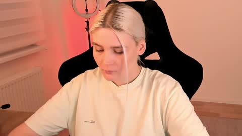 Snapshot of hottyblonds chatting on 02/23/25, 04:13 Nessie and Jessie online show from 02/23/25, 04:13