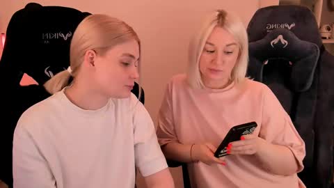 Snapshot of hottyblonds chatting on 03/06/25, 03:45 Nessie and Jessie online show from 03/06/25, 03:45