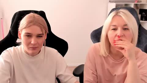 Snapshot of hottyblonds chatting on 03/07/25, 02:01 Nessie and Jessie online show from 03/07/25, 02:01