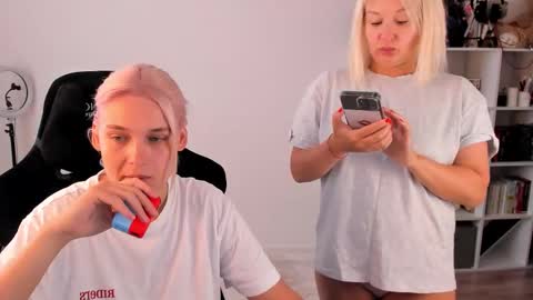 Snapshot of hottyblonds chatting on 09/18/25, 11:23 Nessie and Jessie online show from 09/18/25, 11:23