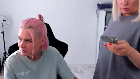 Snapshot of hottyblonds chatting on 09/27/25, 10:53 Nessie and Jessie online show from 09/27/25, 10:53