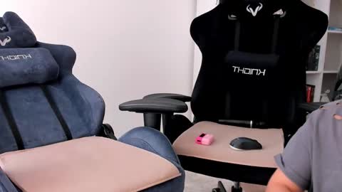 Snapshot of hottyblonds chatting on 10/09/25, 11:19 Nessie and Jessie online show from 10/09/25, 11:19