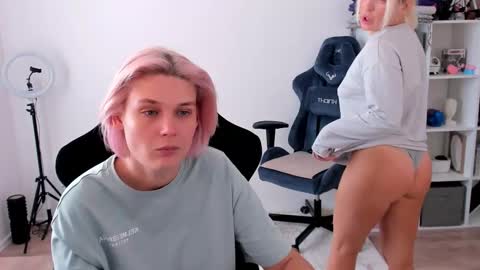 Snapshot of hottyblonds chatting on 10/11/25, 10:25 Nessie and Jessie online show from 10/11/25, 10:25