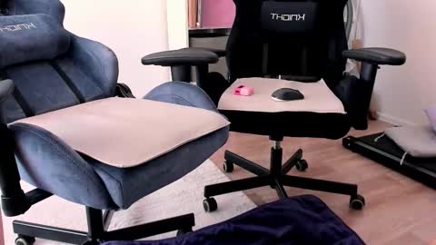 Snapshot of hottyblonds chatting on 03/09/26, 11:25 Nessie and Jessie online show from 03/09/26, 11:25